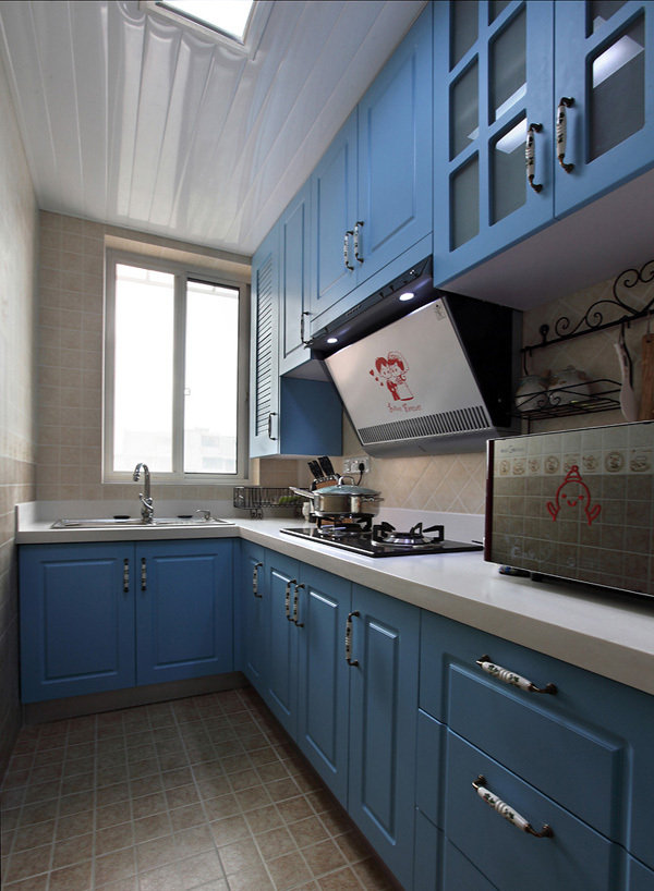 地中海风格小户型厨房蓝色橱柜装修效果图