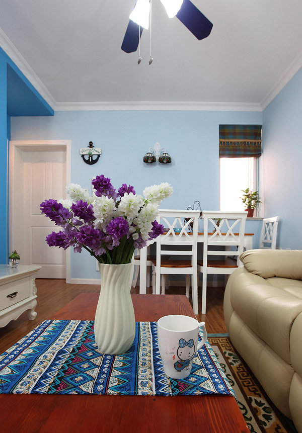 摩洛哥风格两室一厅客厅天蓝色墙面装潢效果图