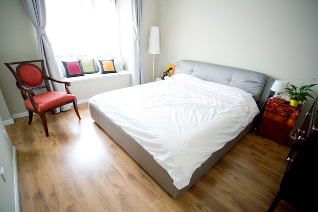 田园风格公寓10平米卧室实木地板效果图