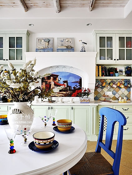 蓝色地中海风格别墅厨房装修效果图