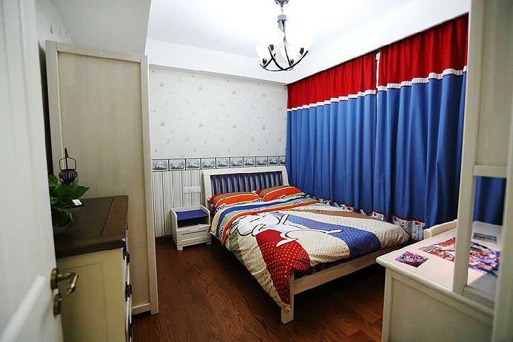 混搭风格公寓10平米卧室窗帘搭配效果图