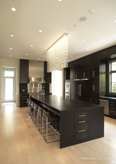 厨房装修演绎空间设计的黑色经典