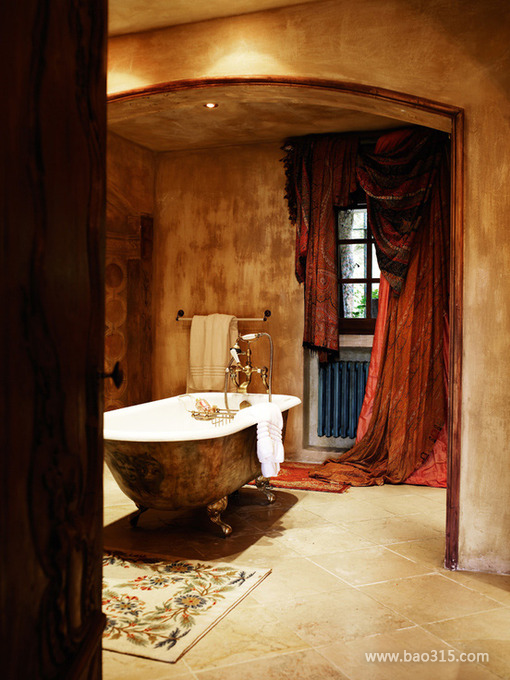 古老城堡——卫生间里的浴缸
