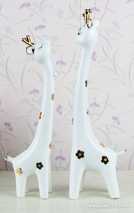 萌系白色长颈鹿陶瓷饰品