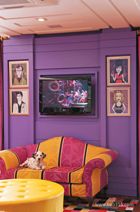 紫色电视墙浪漫渗透客厅