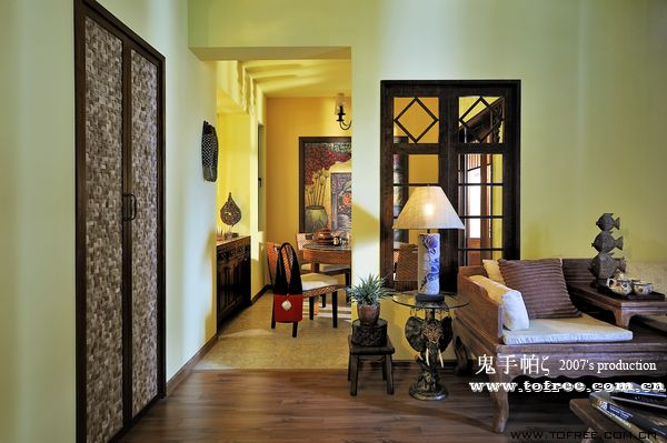 东南亚风格四室两厅40平米客厅镂空隔断软装效果图