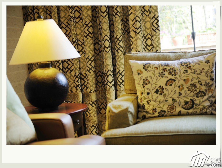 田园风格两室一厅客厅窗帘软装效果图