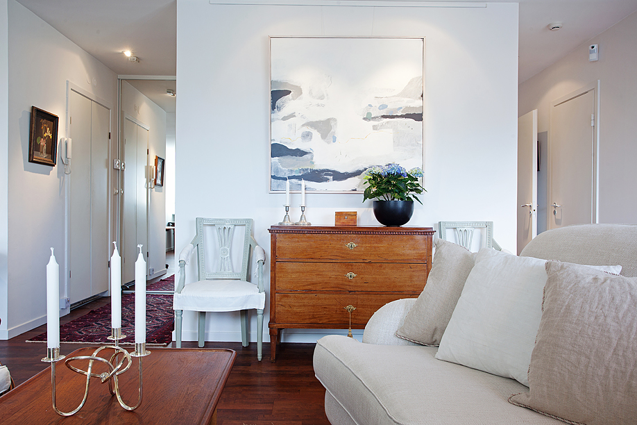 彩色书墙 瑞典小清新白色阁楼 公寓装修,经济型装修,宜家风格,客厅,白色,沙发,装饰画