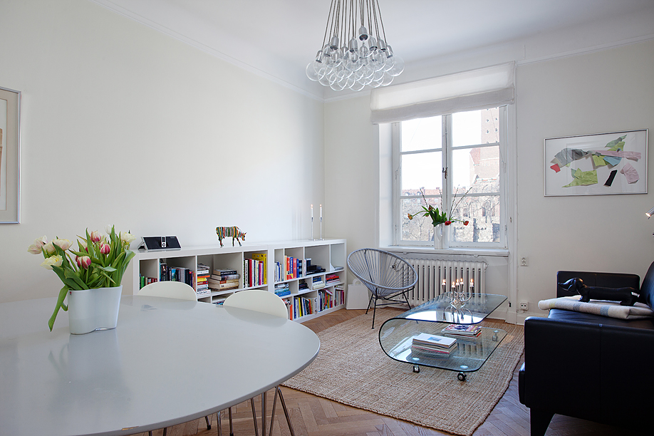 简约中发挥创意 北欧风白色两居室 公寓装修,经济型装修,宜家风格,客厅,白色,简洁,书架,茶几