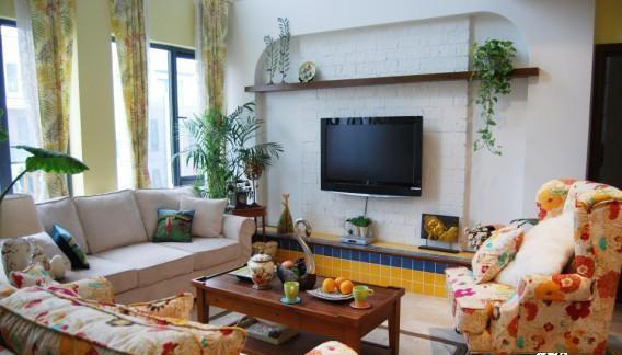 浪漫温馨简欧复式楼客厅电视背景墙装修效果图