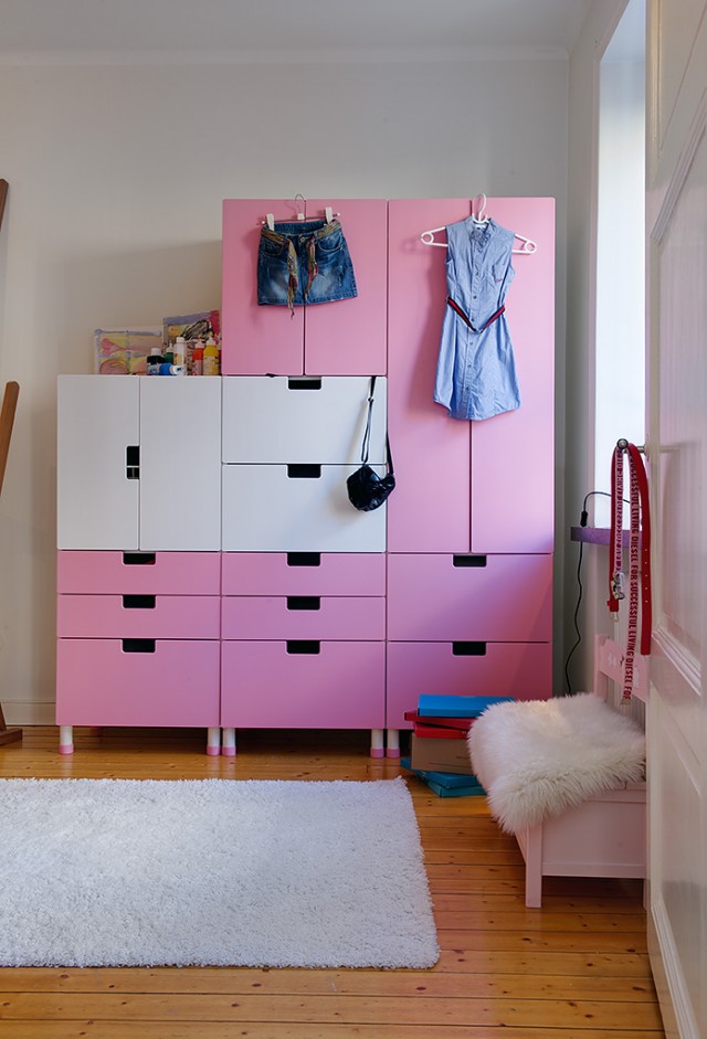 粉嫩的衣柜一定会很受小女孩爸妈的欢迎吧。小巧可爱又不失机能。