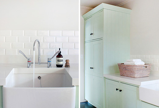 白色的洗手台，淡绿色的浴室柜，整个浴室简洁而明亮。