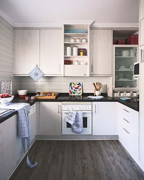U型的厨房让整个空间行动起来更方便。