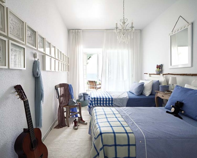 原本就靠海的公寓中竟然蕴藏着这么一个纯净自然的简约地中海卧室。