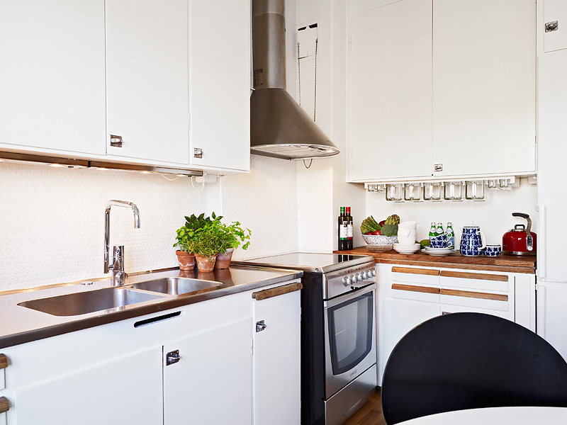 白色简约风一居室公寓厨房橱柜装修效果图