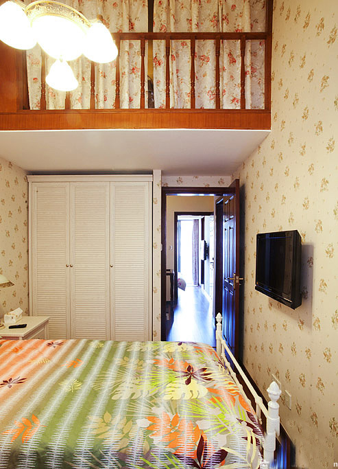 110平美式乡村风复式楼卧室壁纸装修效果图