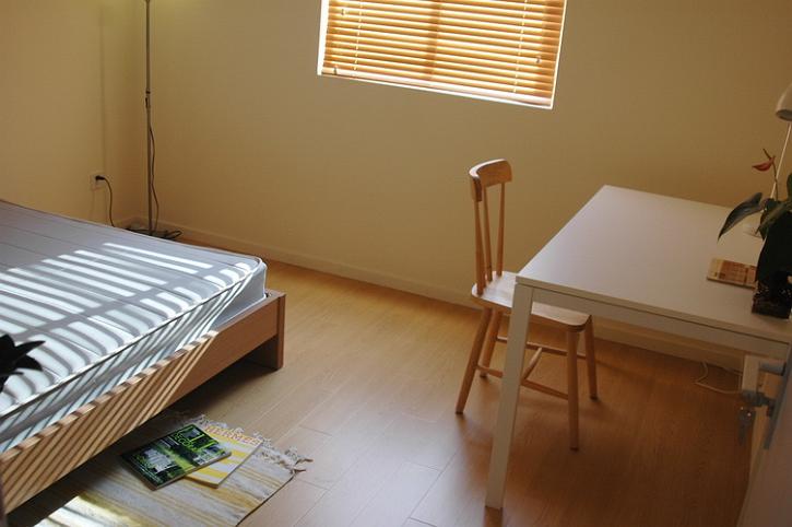 日式风格一室一厅公寓5平米卧室实木地板效果图