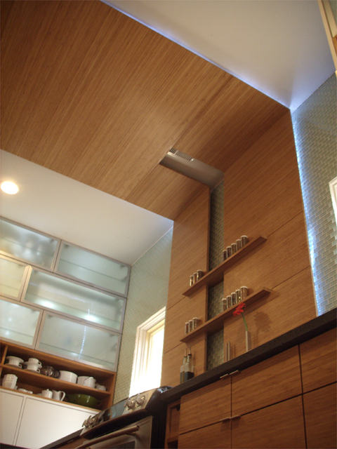 日式风格两室两厅公寓厨房实木组合橱柜效果图