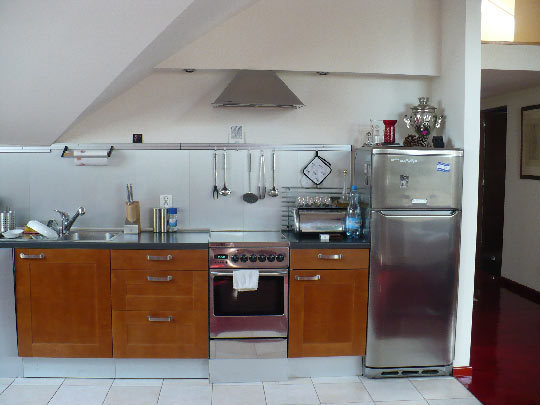 简约小复式厨房原木色橱柜装修效果图