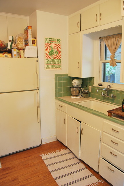 欧式古朴原木风一居室厨房橱柜装修效果图