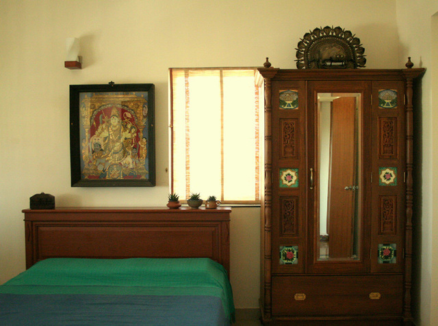 东南亚风格两室一厅10平米卧室实木衣柜效果图