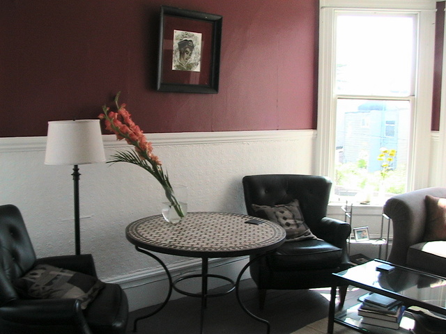 古典风格三室一厅公寓砖红色墙面装潢效果图