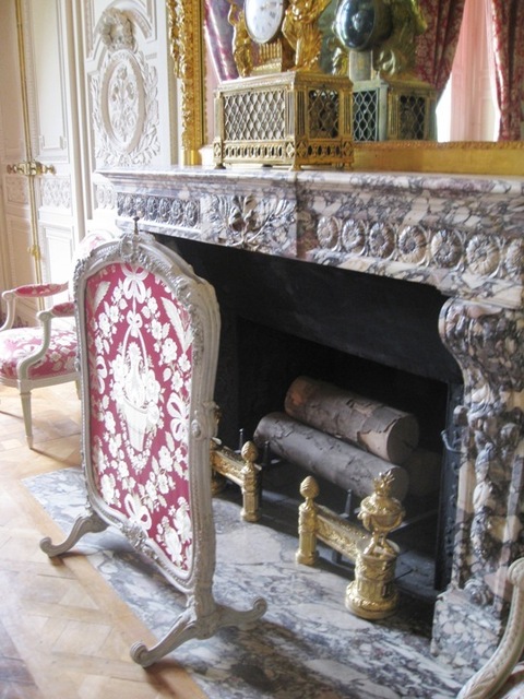 古典欧式宫廷别墅客厅壁炉装修效果图