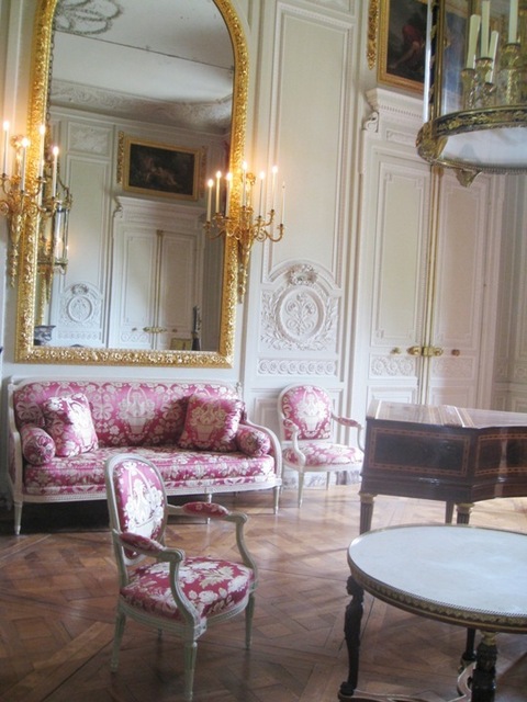 古典欧式宫廷别墅客厅装修效果图