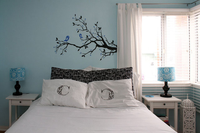 海洋色背景墙 简约的单身居 一居室装修,3万-5万装修,简约风格,海外家居,卧室,蓝色,简洁,舒适,床,床头柜,窗帘,灯具,卧室背景墙
