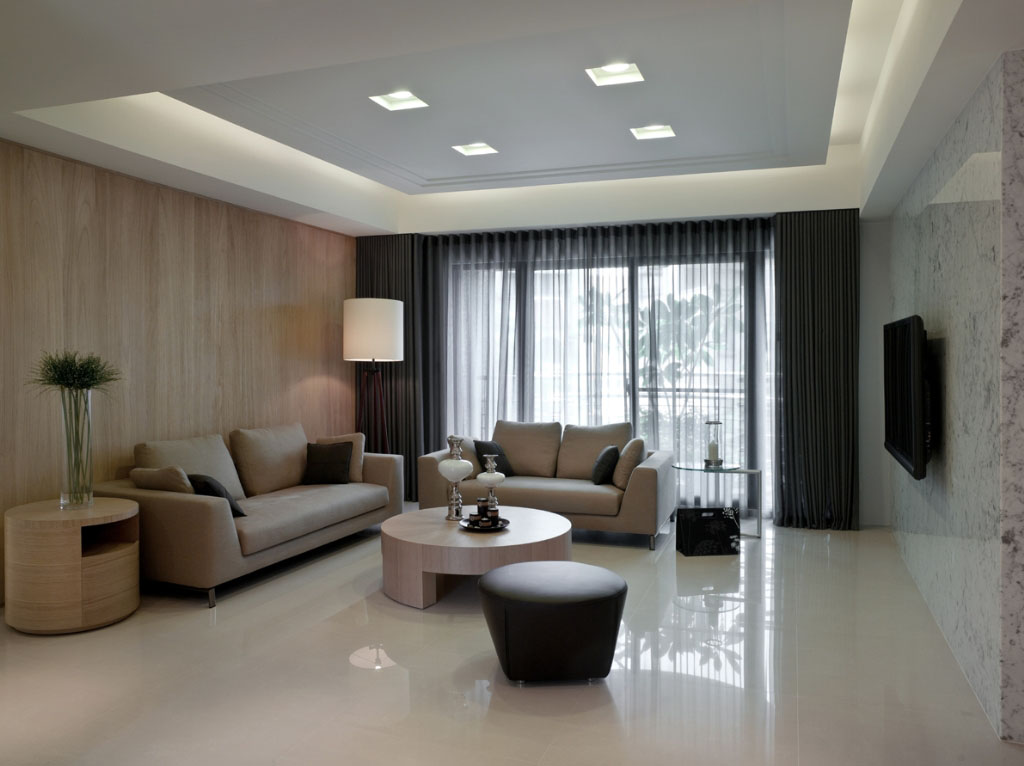 客厅的喷砂面梧桐木主墙，搭配木纹家具与大地色沙发等元素，让整个客厅展现出彷如整个森林的能量。 