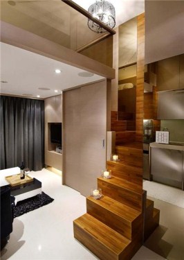 楼梯以温润的木作成形，并兼具收纳功能。