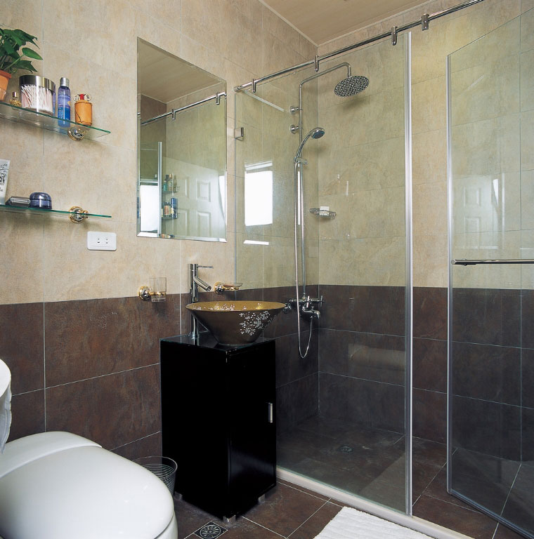 机能完善的卫浴空间，赋予异国风格居家生活现代化。
