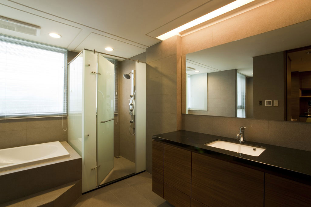 宽敞的浴室空间功能一应俱全。