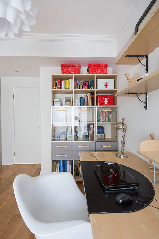 两室一厅日式风格20平书房实木地板效果图