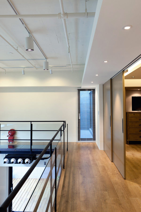 台湾温馨三口之家 超现代LOFT loft风格,跃层装修,富裕型装修,简约风格,台湾家居,走廊