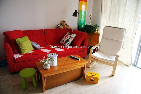 宜家风格三室一厅20平米客厅红色沙发软装效果图