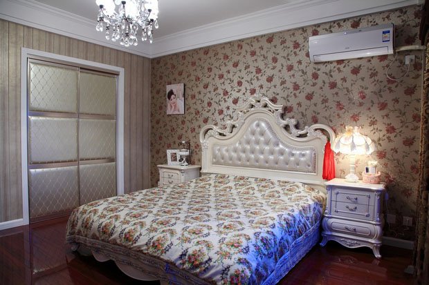 160平欧式新古典别墅卧室背景墙装修效果图