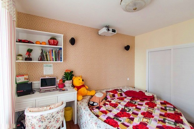 现代风格两室一厅10平米卧室珊瑚红墙壁装潢效果图