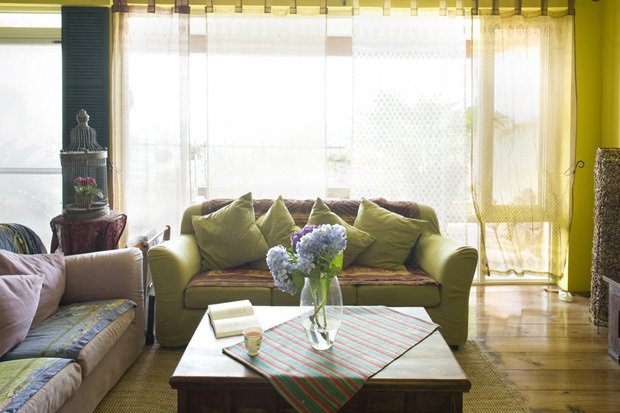 明媚红绿黄 浓郁美式乡村情调 二居室装修,富裕型装修,美式乡村风格,沙发,茶几