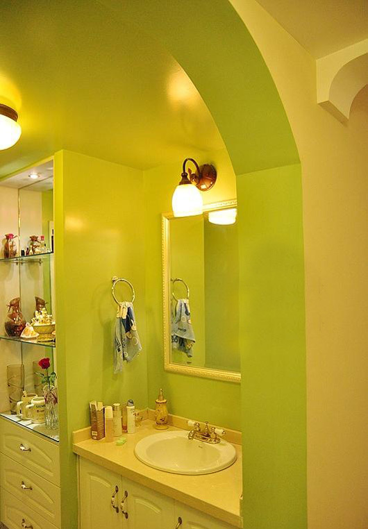 韩式风格复式楼卫生间绿色墙面装潢效果图