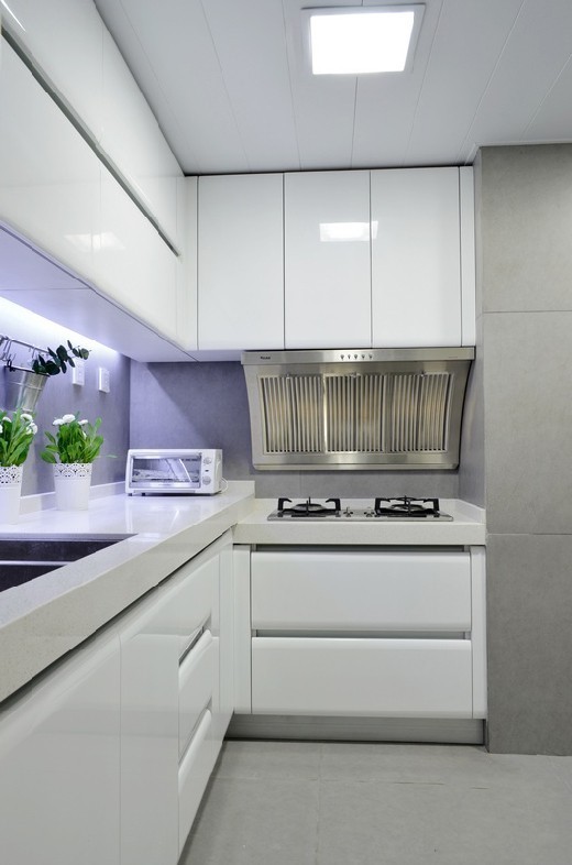 120平简约现代三居室厨房橱柜装修效果图