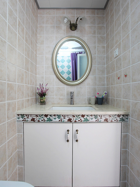 现代美式三居室卫生间洗手台装修效果图