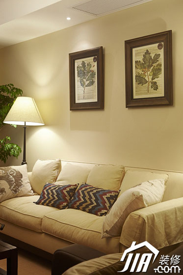 现代风格两室一厅40平米客厅沙发软装效果图