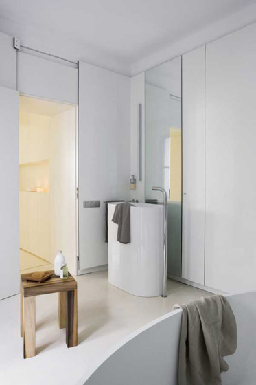 130平西班牙现代混搭公寓卫生间装修效果图