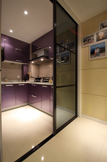 后现代风格三室一厅公寓10平米厨房推拉门装修效果图