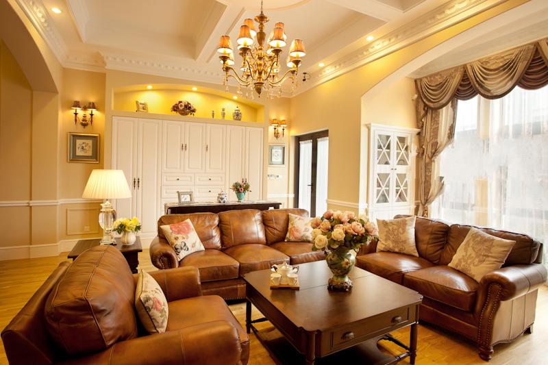 美式混搭泰式别墅客厅沙发摆放装修效果图