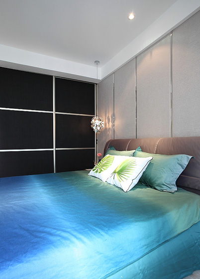 后现代风格两室两厅卧室床品搭配效果图