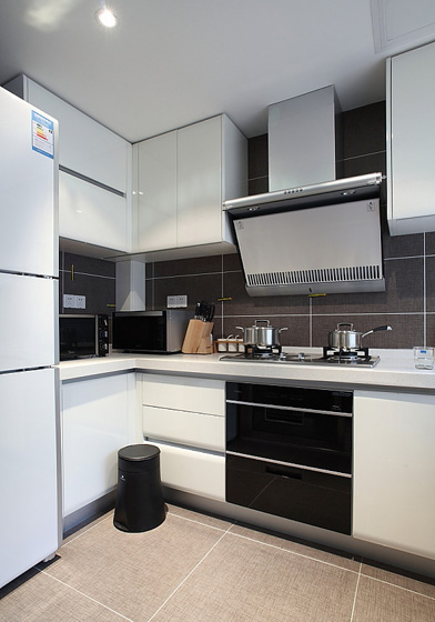 简约二居室厨房黑白橱柜装修效果图