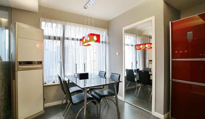 现代风格两室两厅10平米餐厅装潢设计效果图