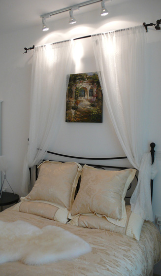 米兰风格三室一厅20平米卧室床头灯软装设计效果图